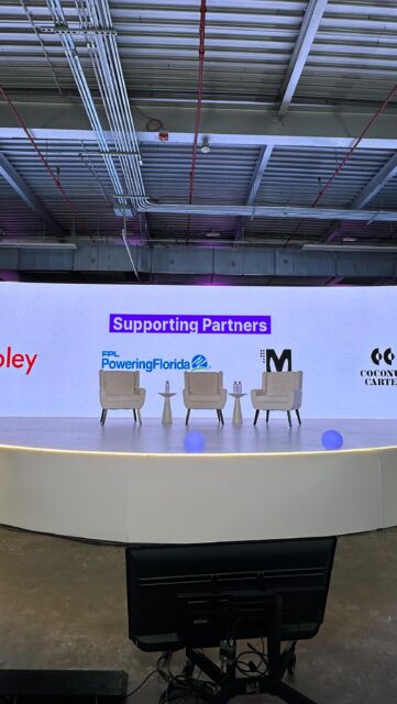 When innovation meets creativity, experiences know no boundaries.
Our 39x12 ft screen now comes to life on Instagram thanks to its new format. 🌟
#newformat #instagram